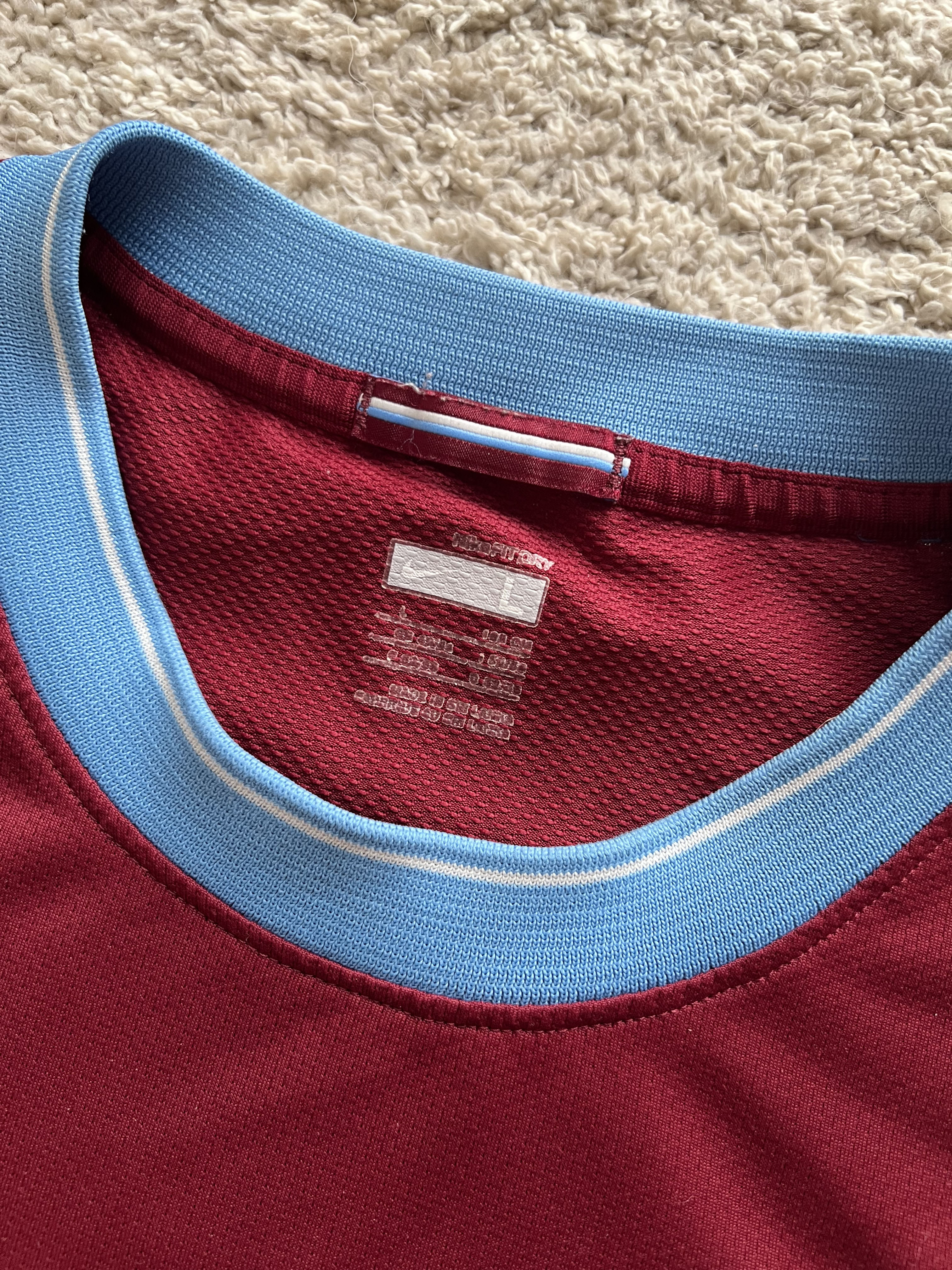 Authenticity evidence image of Aston Villa 2009/10 Nike Home Shirt (Acorns) - Men's Large